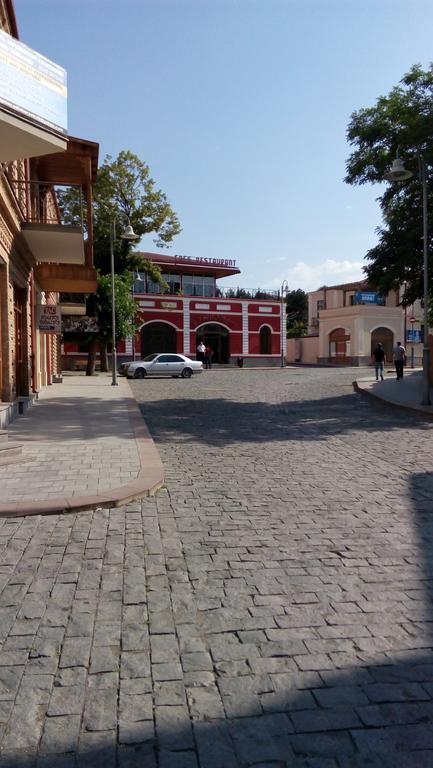 California Guest House Гори Экстерьер фото