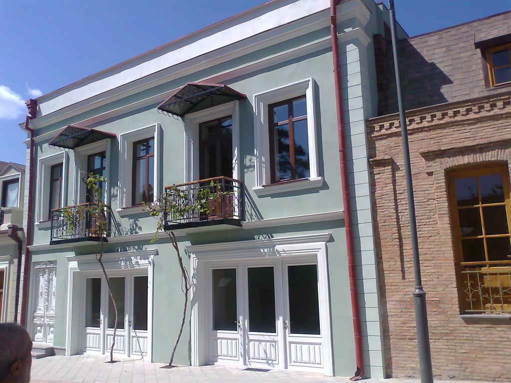 California Guest House Гори Экстерьер фото