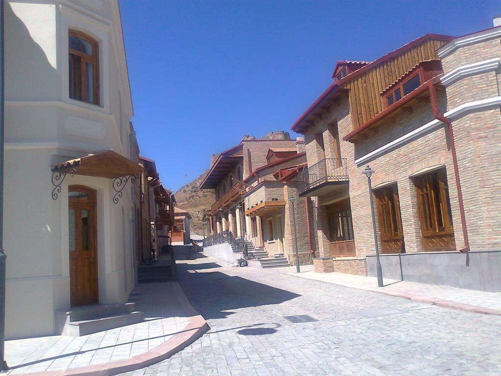 California Guest House Гори Экстерьер фото