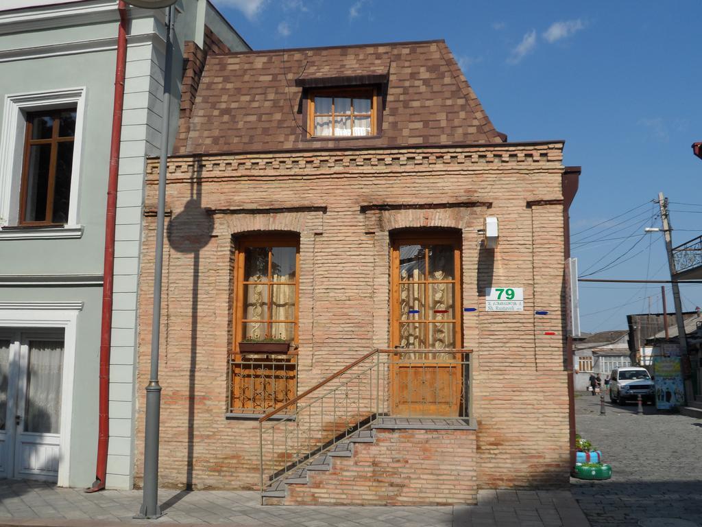 California Guest House Гори Экстерьер фото