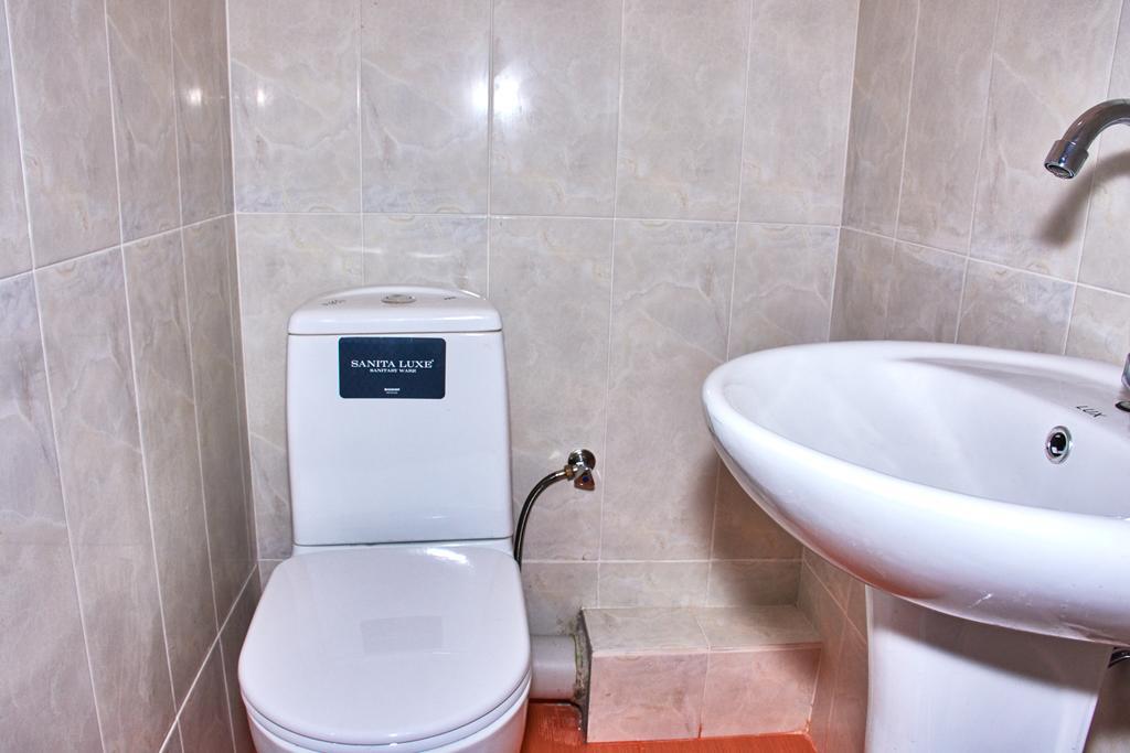 California Guest House Гори Экстерьер фото