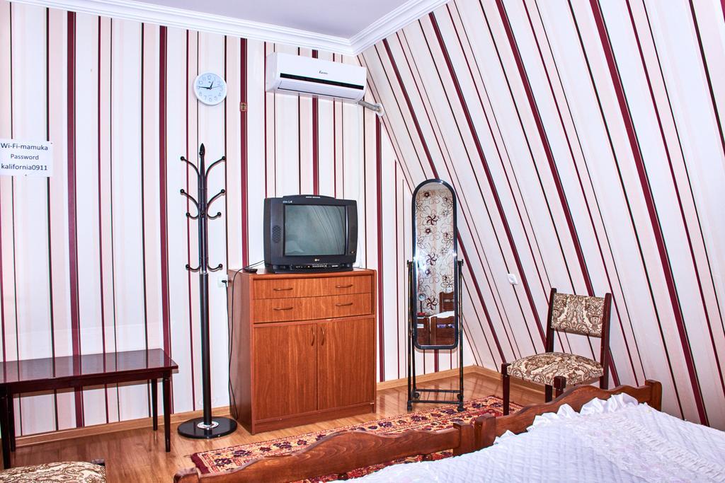 California Guest House Гори Экстерьер фото