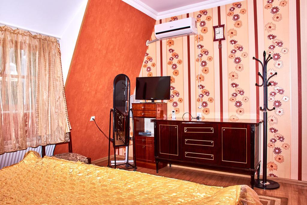 California Guest House Гори Экстерьер фото