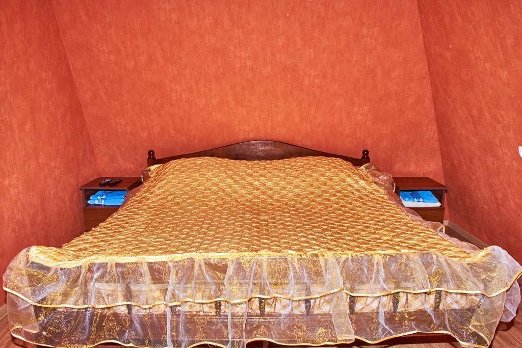 California Guest House Гори Экстерьер фото