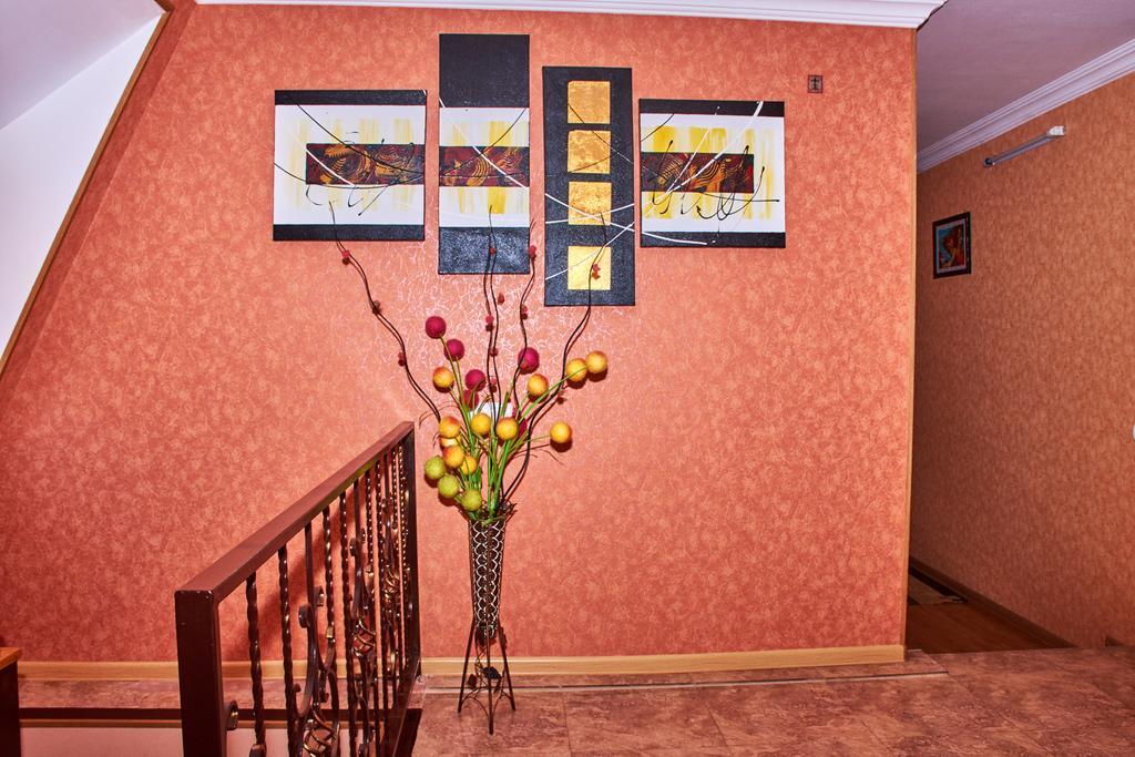 California Guest House Гори Экстерьер фото