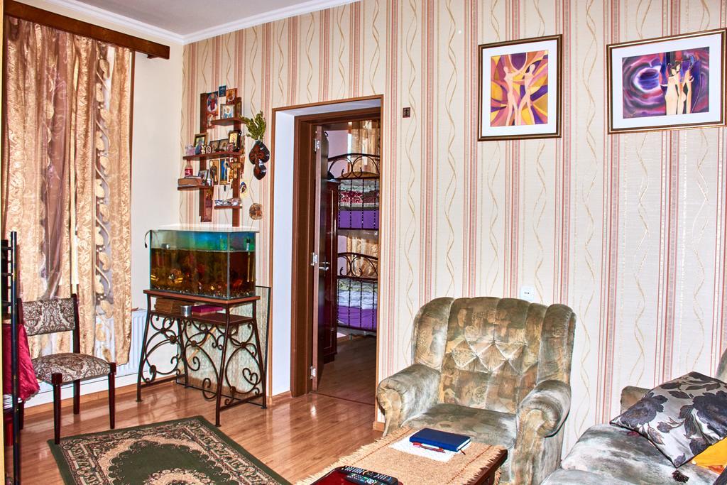 California Guest House Гори Экстерьер фото